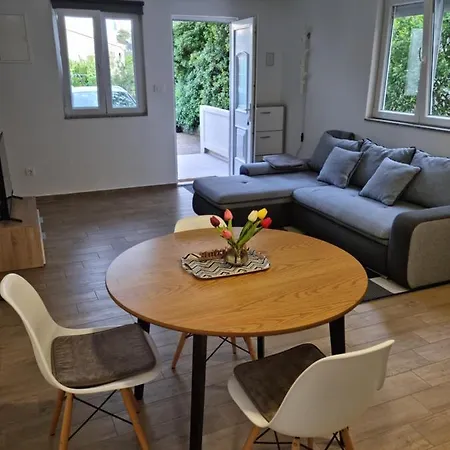 Ivaana Apartament Banjol