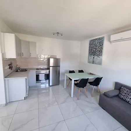 Ivaana Appartement Banjol
