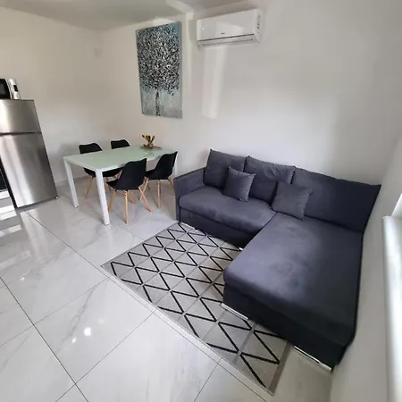 Ivaana Appartement *